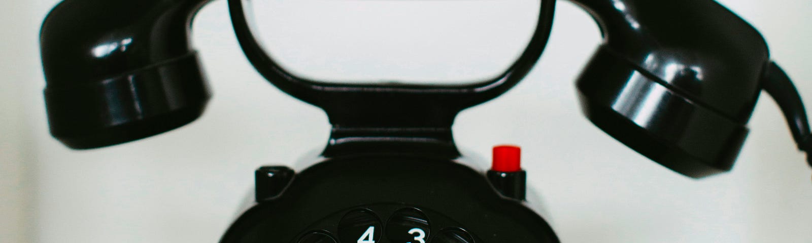 A black antique dial plate phone