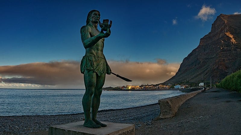 Statue of Hautacuperche in Valle Gran Rey