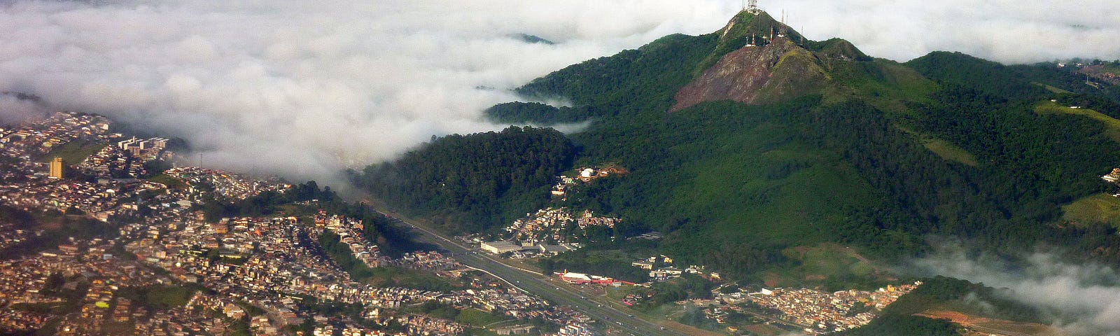 Jaguara Peak with a city beneath it.