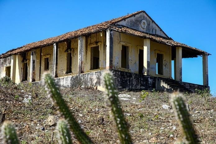 Sede da administração do campo do Patu, em Senador Pompeu