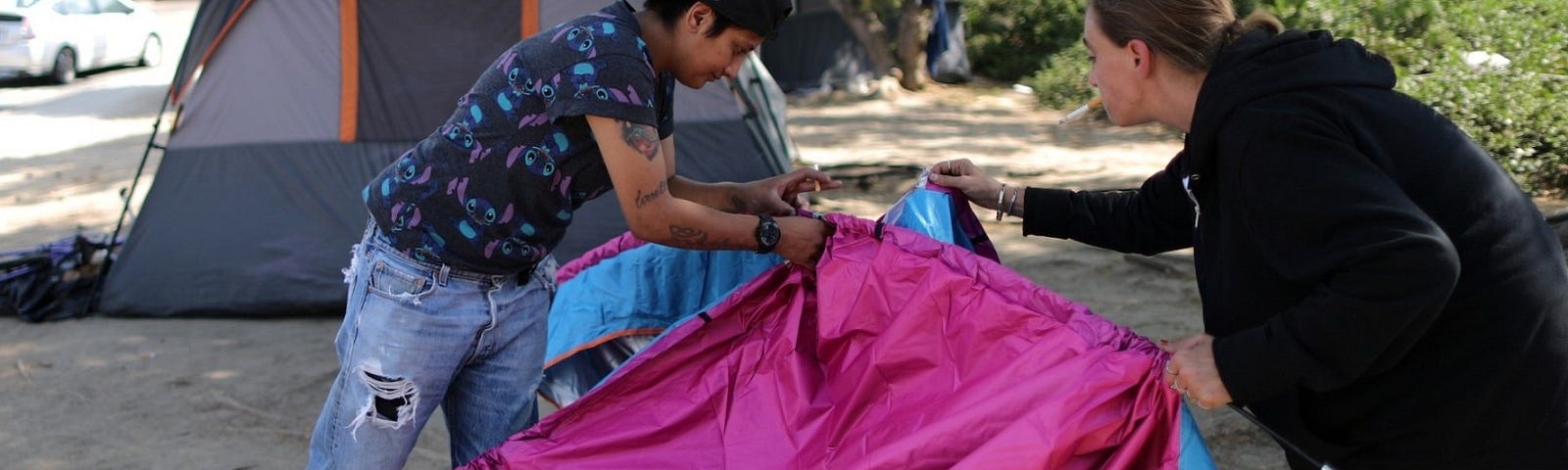 Christina Bojorquez and Kimberly Decoursey pitch a tent in Los Angeles, CA, October 14, 2019. Photo by Lucy Nicholson/Reuters