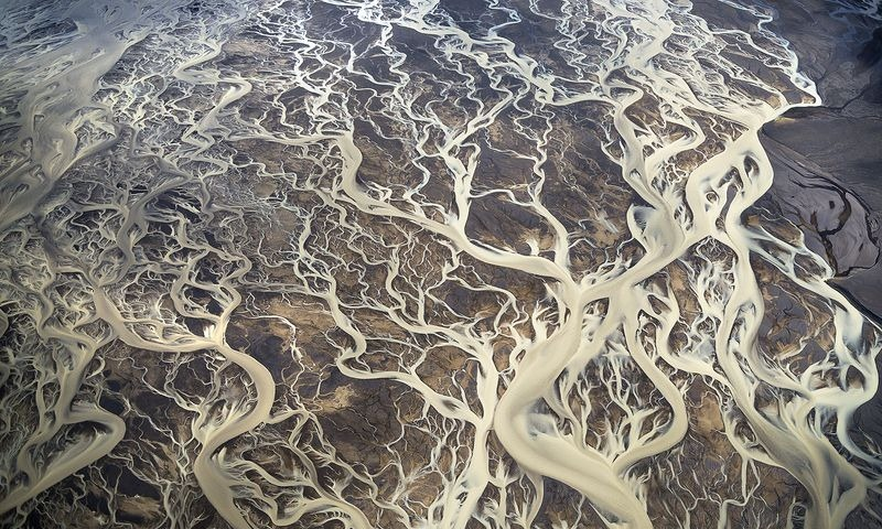 Intricate pattern formed by hundreds of streams intersecting with each others
