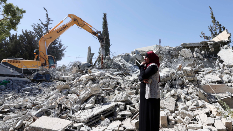 La demolición de las casas de Shawmreh y Abu Rameilah, 19 de julio de 2018. (Foto: Afif Amira / WAFA)