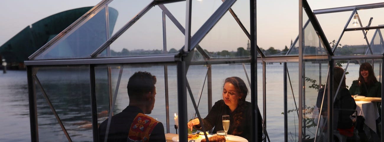 A restaurant in Amsterdam, Netherlands offers safe “quarantine greenhouses” in which guests can dine.