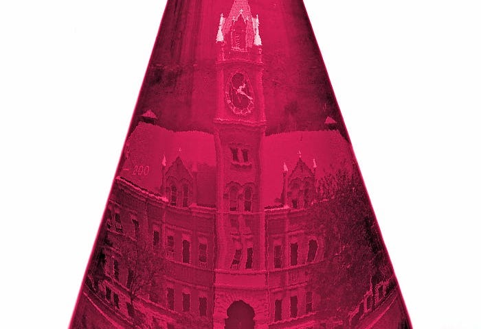 A maroon flask with UM’s Main Hall inside.