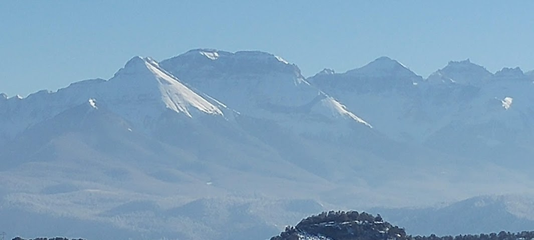 picture of a mountain range