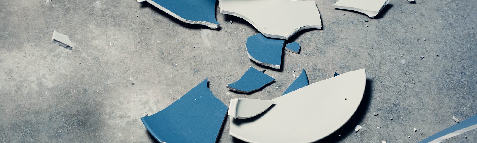 Image of broken kitchen plates.