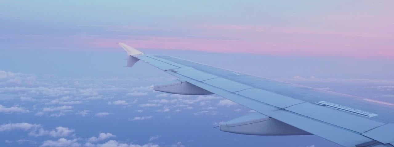 A view of an airplane wing in the sky