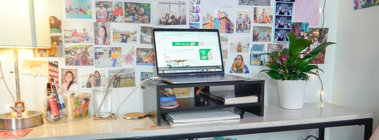 The author’s clean desk.