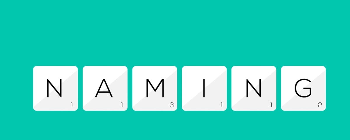 Em um fundo verde, é possível ver 6 peças do jogo de palavras cruzadas conhecido como "scrabble" alinhadas formando a palavra "Naming", que traduzida ao português representa o verbo "nomear".