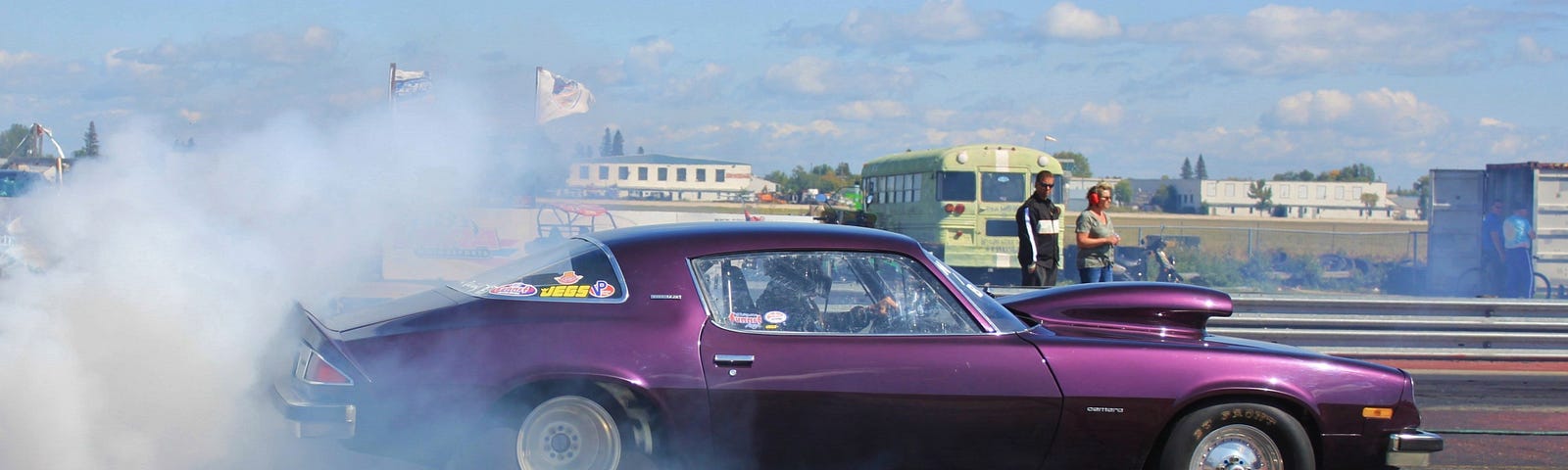 Picture of a dragster burning the tires.