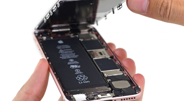 Imagen de batería de iPhone 6s vía iFixit