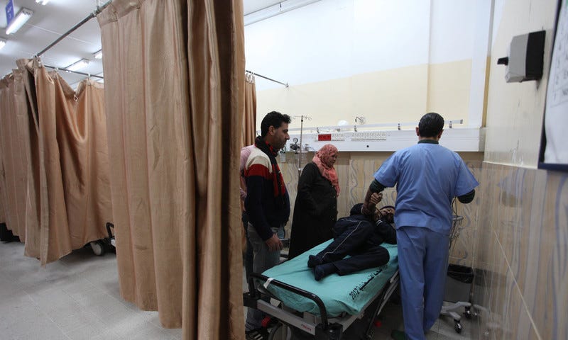 El Ministerio de Salud de Gaza advirtió esta semana que algunos servicios de salud serán interrumpidos debido a la incapacidad del ministerio para proporcionar combustible a los hospitales. Mahmud Ayur / APA