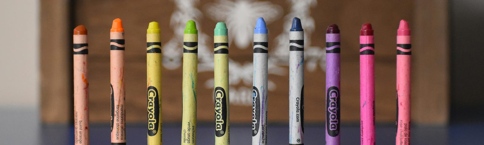 Ten crayons.