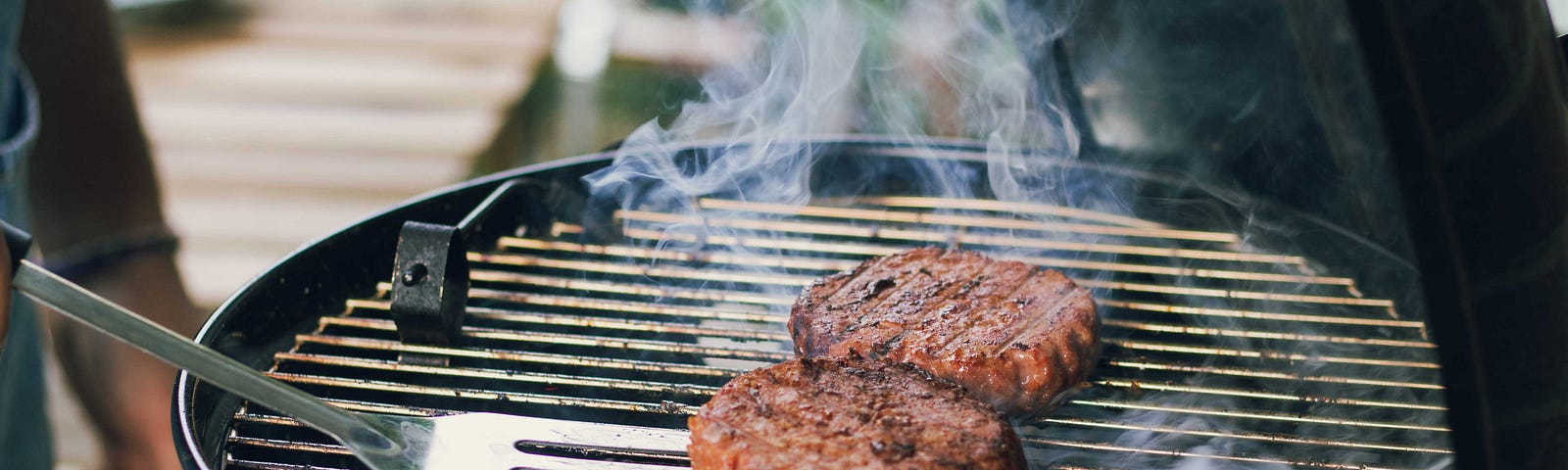 Meat patty vs plant-based alternative meat patty.