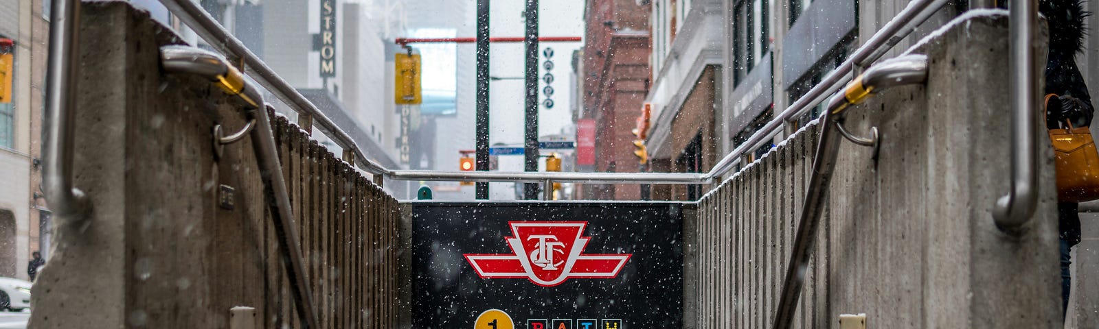 Subway entrance with sign saying ‘queen’