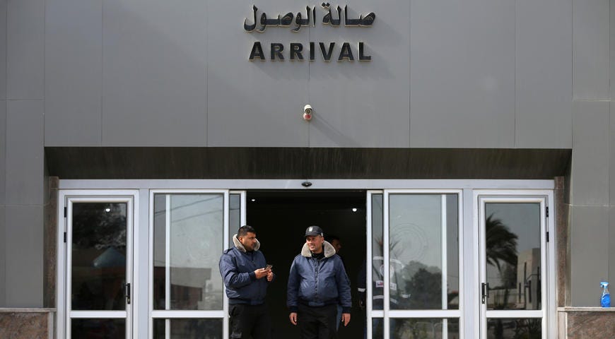 Policías palestinos contratados por HAMAS en el cruce fronterizo de Rafah con Egipto, en el sur de la Franja de Gaza, el 8 de enero de 2019. (Foto: Abraham Abu Mustafá / REUTERS)