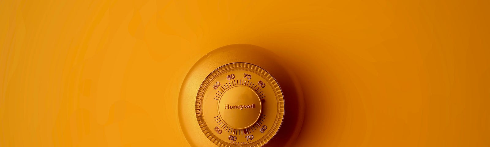 Circular wall thermostat