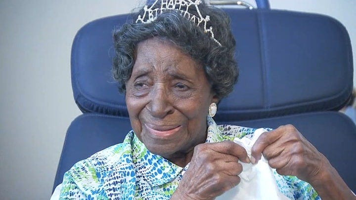 photo of Elizabeth Francis, oldest woman in the US