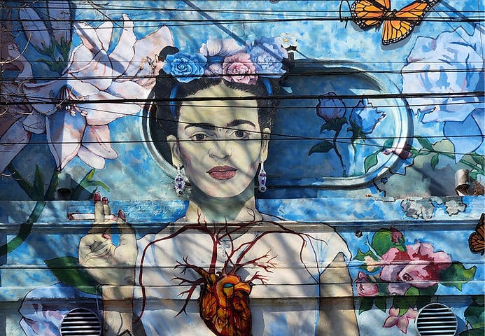 Mural with the image of Frida Kahlo in Av. Dorrego 1735, Palermo neighborhood of the city of Buenos Aires. Created by the artist Campos Jesses. (Source: Wikimedia Commons).