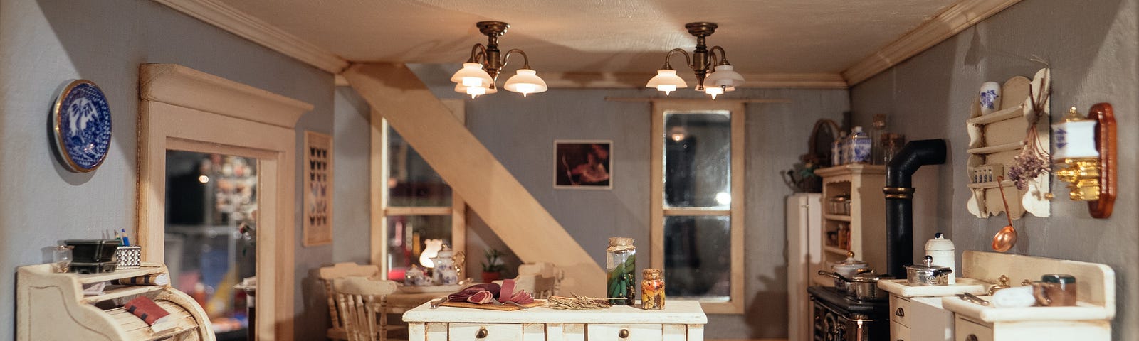 pic of a room inside a dollhouse