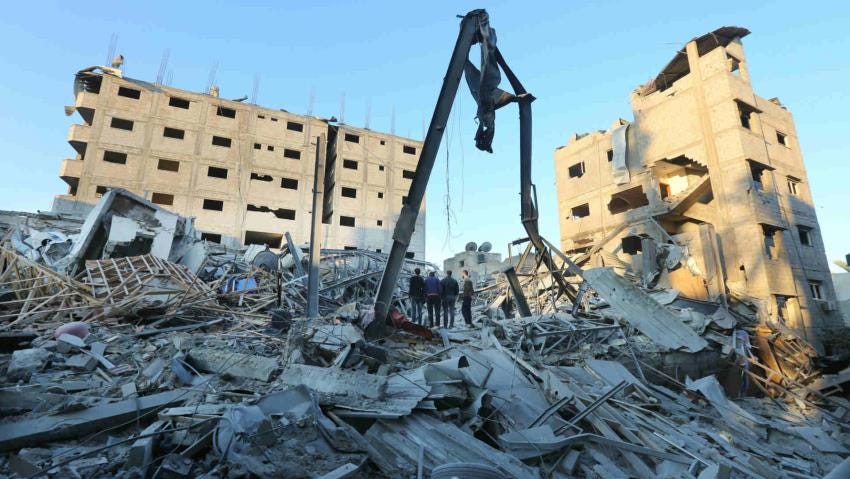El edificio en el que están las oficinas de la televisión gazatí Al Aqsa ha sido bombardeado por las fuerzas israelíes. (Foto: Getty)