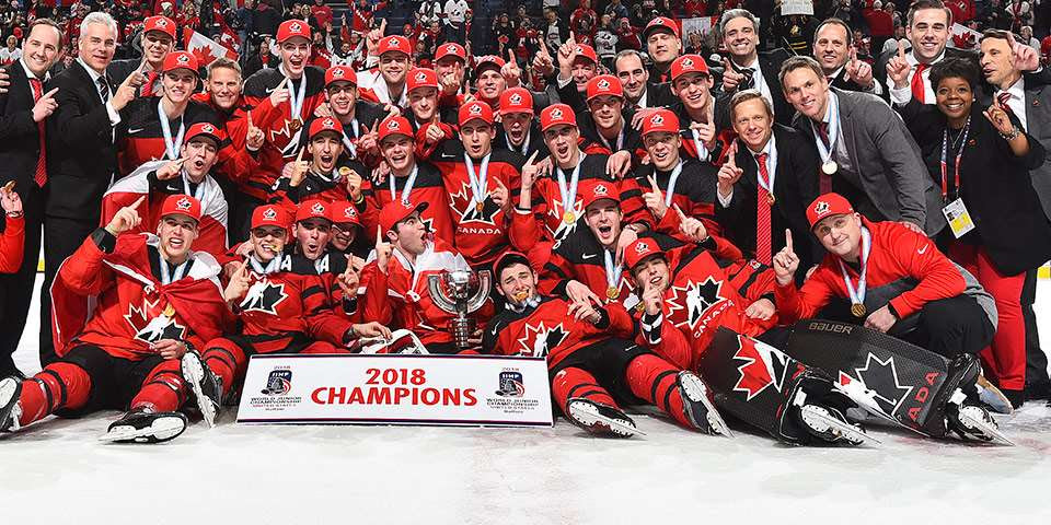 Canada’s 2018 National Junior Team celebrates their win by posing for group photo.