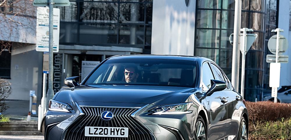 Review: Lexus ES300h saloon