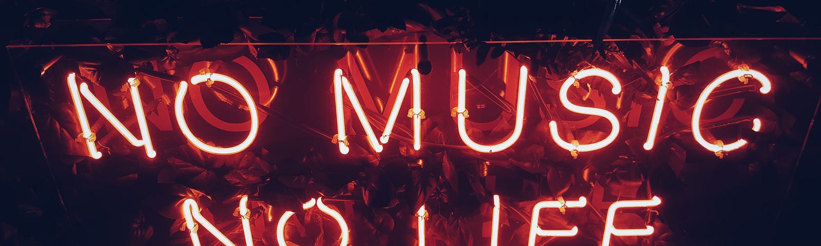 Neon sign reading “NO MUSIC NO LIFE”