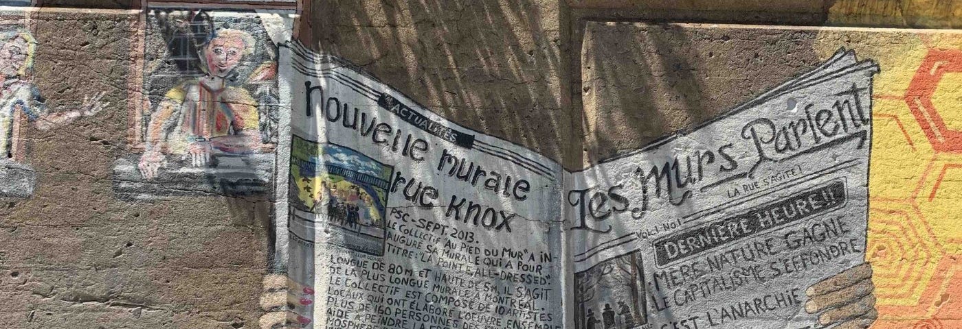 Mural depicting a person holding a newspaper with headlines such as “Nouvelle murale rue Knox” and “Les murs parlent”.