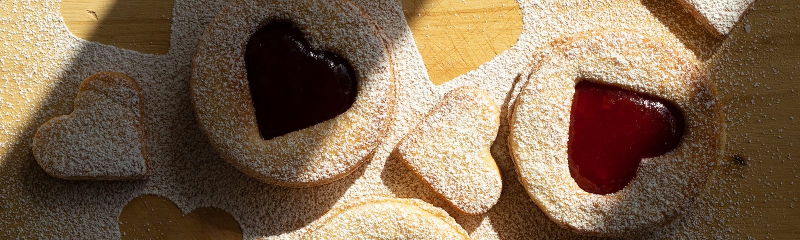 A photo of a close up shot of yummy cookies by Istvan Szabo from Pexels