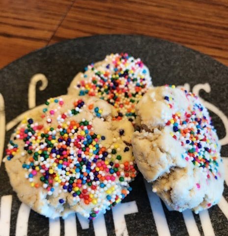 A plate of grain-free, delicious un-sugar cookies