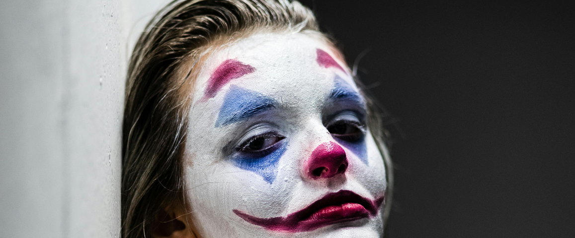 woman-with-white-and-red-face-paint