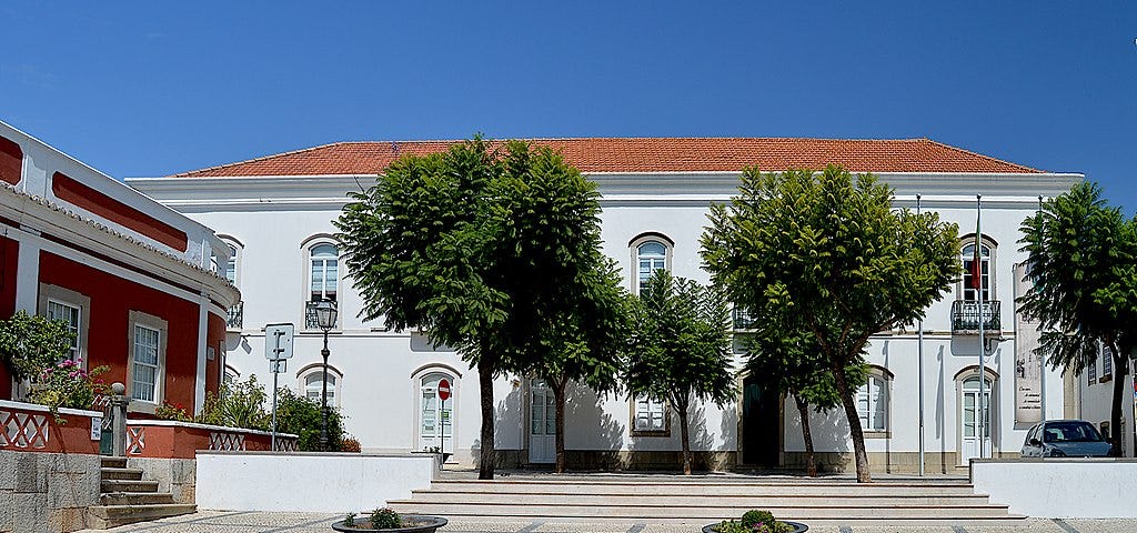 A wide cobblestone plaza leading up to the Municiple Camara building in Sao Bras de alPortal