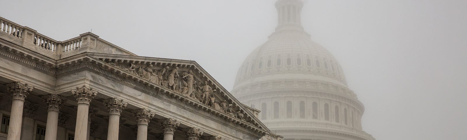 Thick fog envelopes the U.S. Capitol dome behind the U.S. House of Representatives on 4 November 2022 in Washington, DC. Photo by Samuel Corum/Getty Images