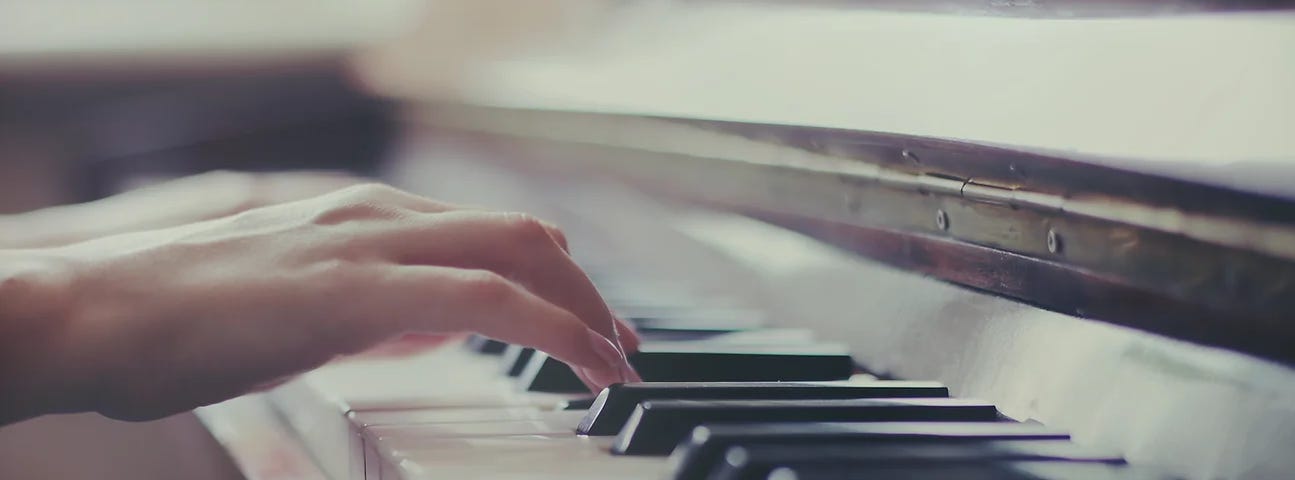 Image of hands on a piano keyboard