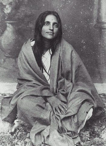 Anandamayi Ma was pure love, and there the realisation of I AM.