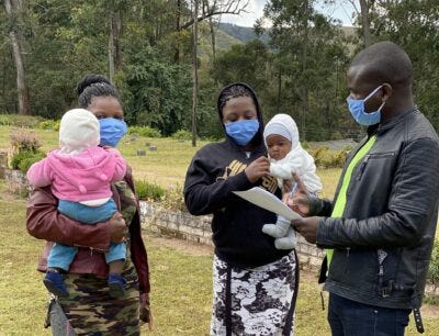 Fred Karembo from ACF’s local nutrition and food security partner Nutrition Action Zimbabwe (NAZ) speaking to young mothers currently at a quarantine centre in Mutare, Zimbabwe about how they are keeping themselves and their infants healthy during this time. Photographer: Taku Ngirazie, ACF