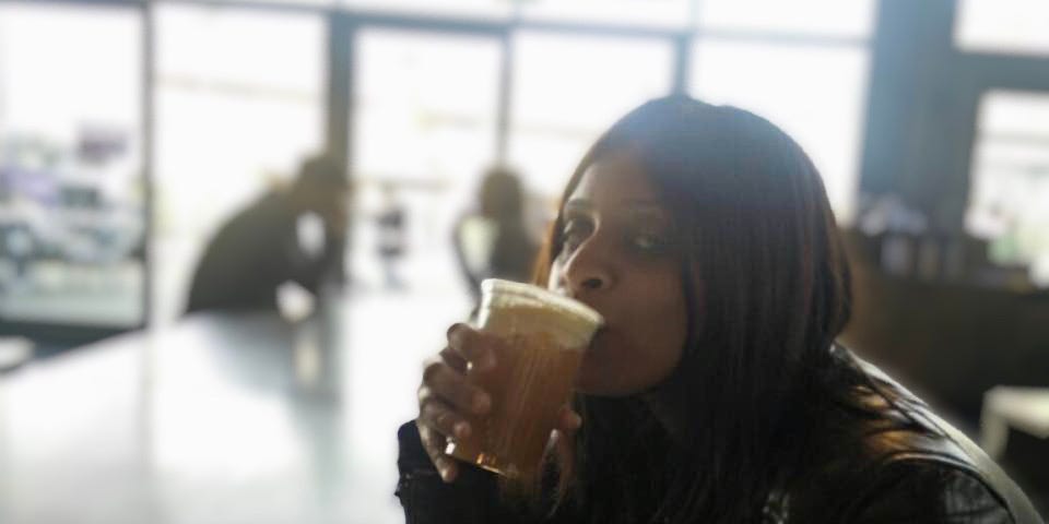 Me with my butterbeer at Harry Potter world, UK. Hating Mondays & travelling to run away.