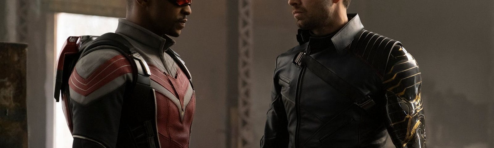 Anthony Mackie e Sebastian Stan em cena de Falcão e o Soldado Invernal (Divulgação/Disney/Marvel)