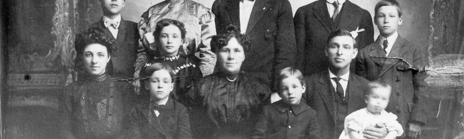 This shows a large family in a black and white photo from the 1800s.