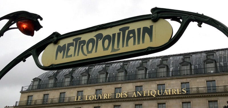 Metropolitain sign in Paris