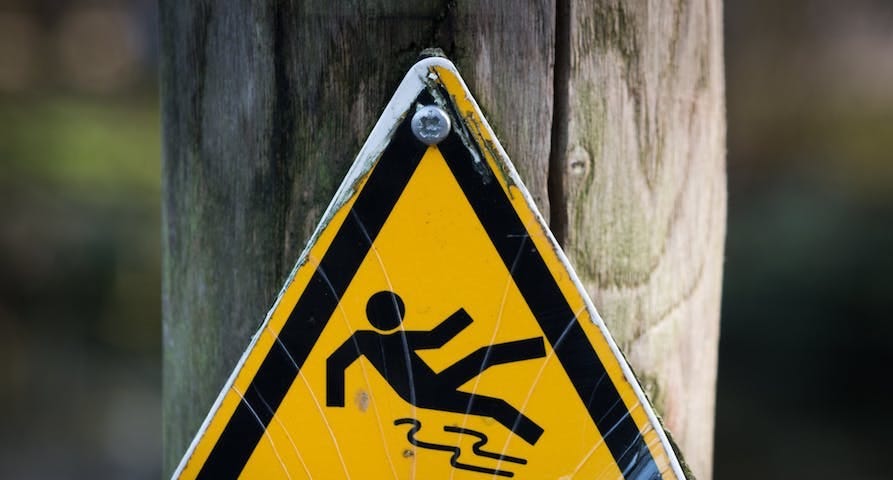 Warning sign about the dangers of falling