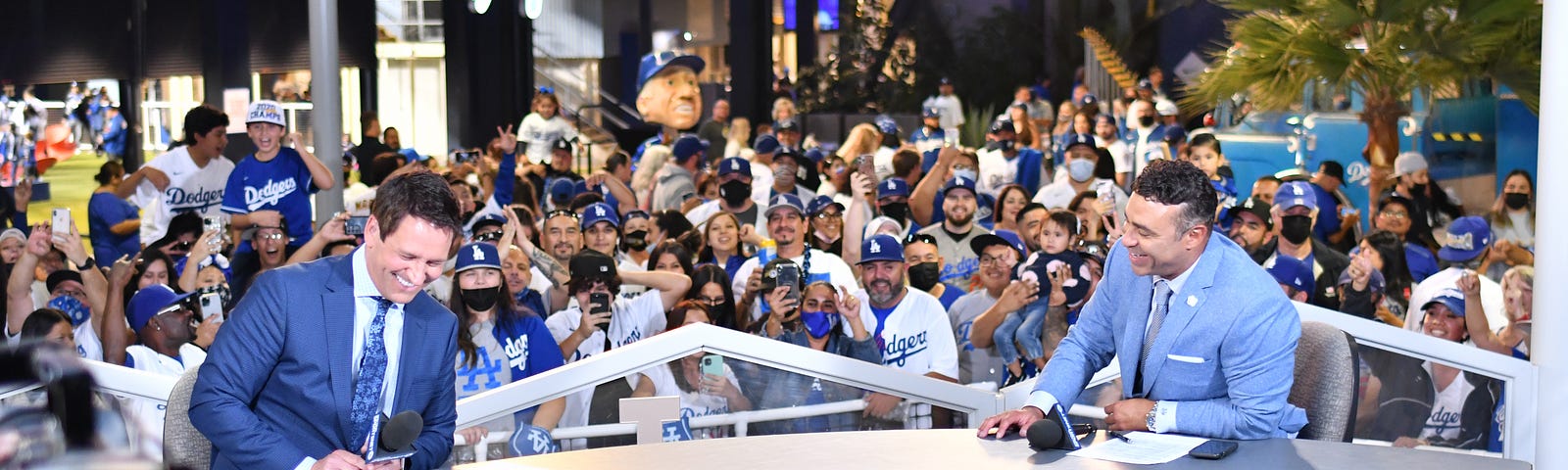 Dodger fans create a welcome home that Freddie Freeman won't forget, by  Rowan Kavner