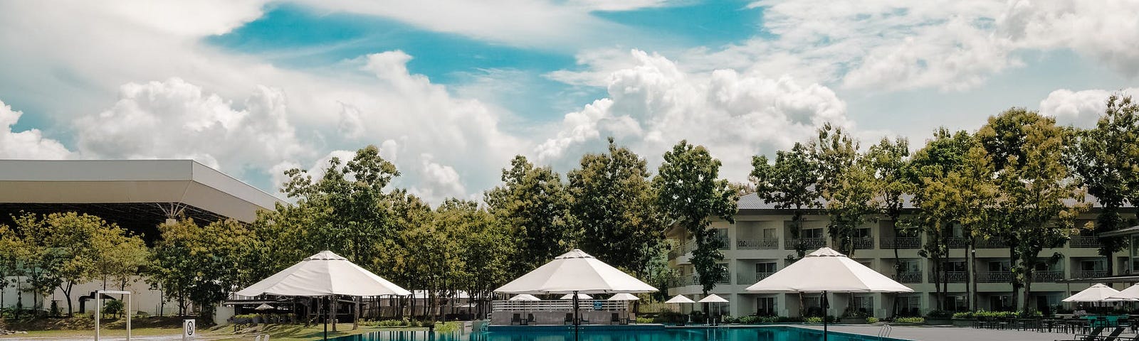 Hotel with the scenery of a swimming pool