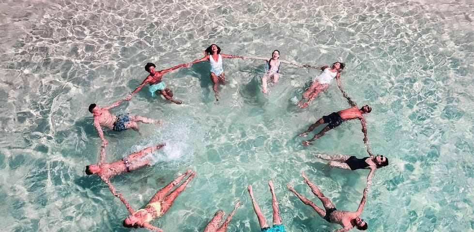Synchronized swimmers in a circle.