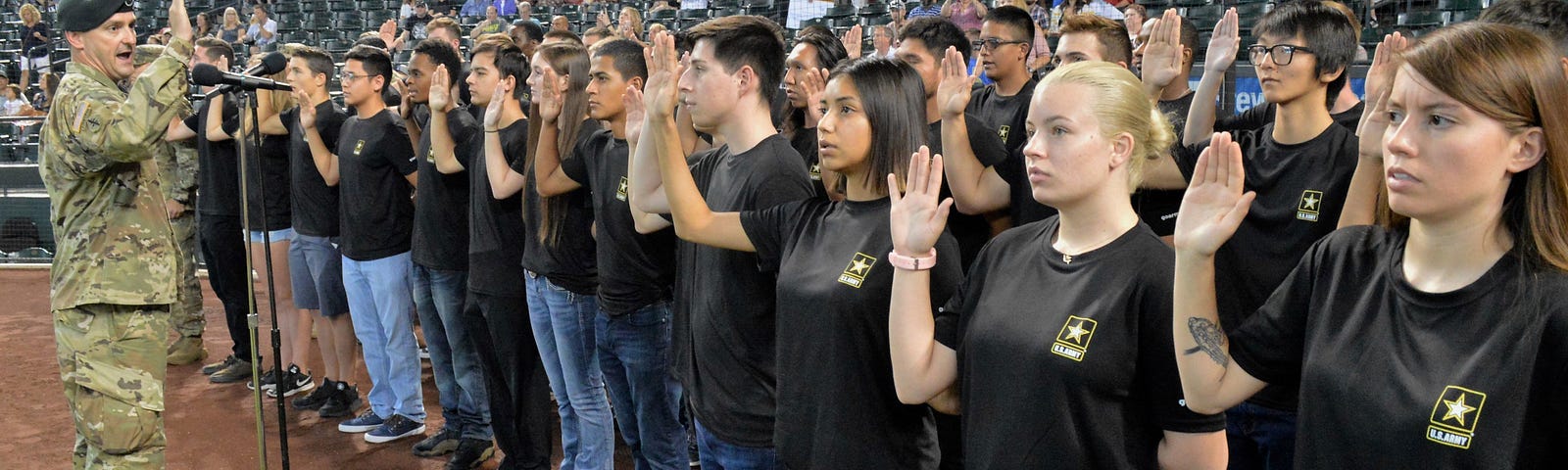 Lt. Col. Scott Morley, commander of the Phoenix Recruiting Battalion, administers the oath of enlistment to 40 future soldiers, August 26, 2018, at Chase Field. Photo by Mike Scheck/U.S. Army