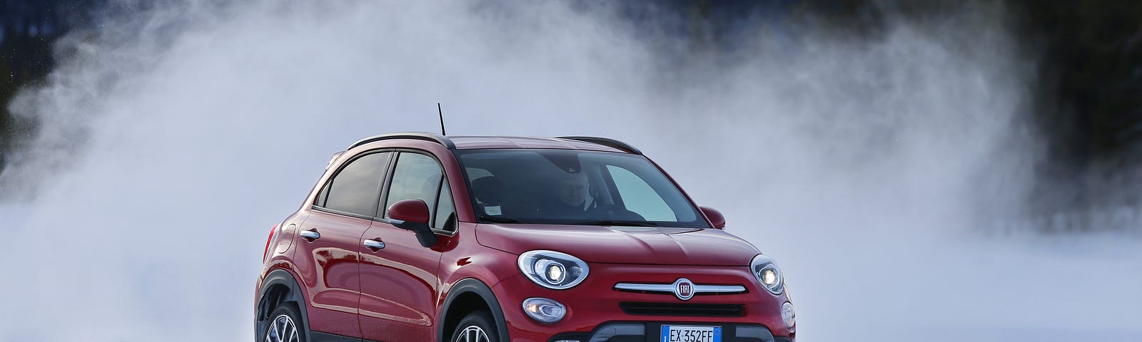 Fiat 500X na neve.