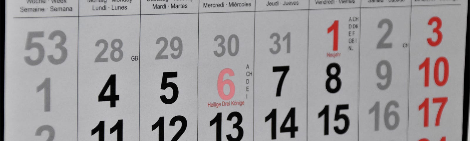 Calendar showing January with multiple languages