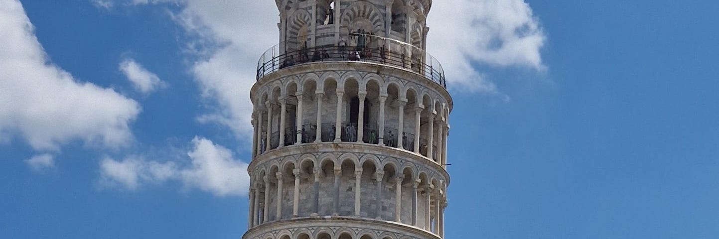 A coloured image showing the Leaning Tower of Pisa against a blue-sky background.